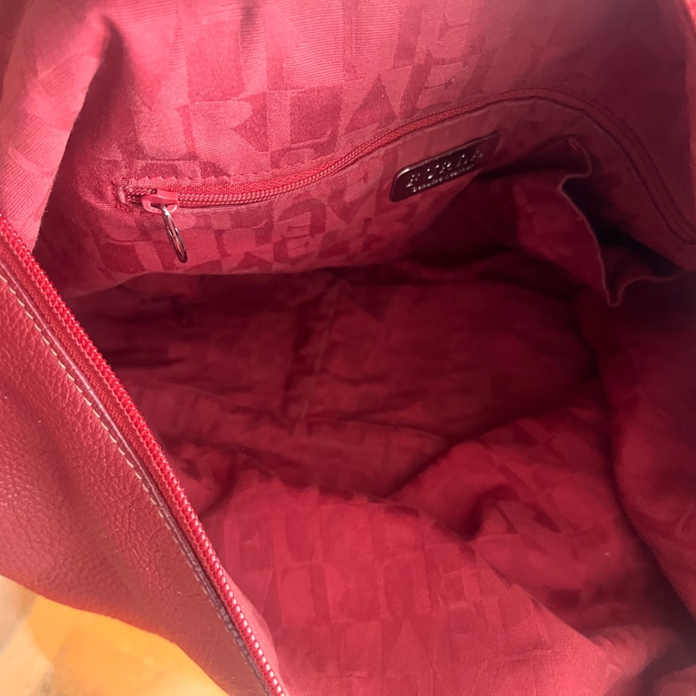 Vintage FURLA Red Pebble Leather. In great condition. Large with silver hardware - Picture 6 of 15